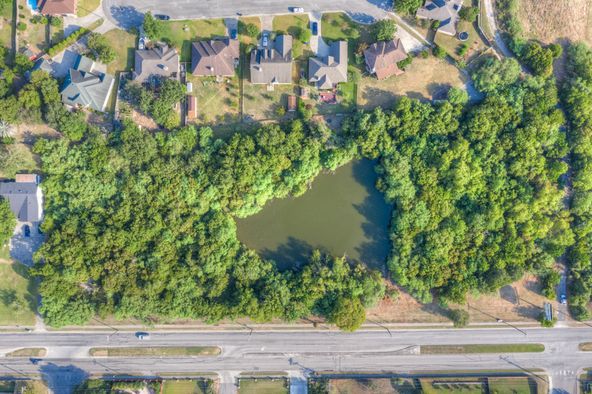 648 W County Line Rd, New Braunfels, TX 78130